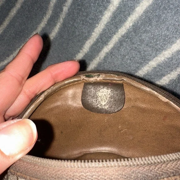 Authentic Vintage Gucci cosmetic bag - Picture 9 of 11